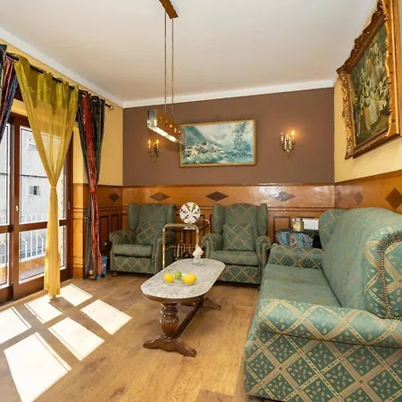 The Whole Villa, Near A Large Park And A Quiet Beach Vila