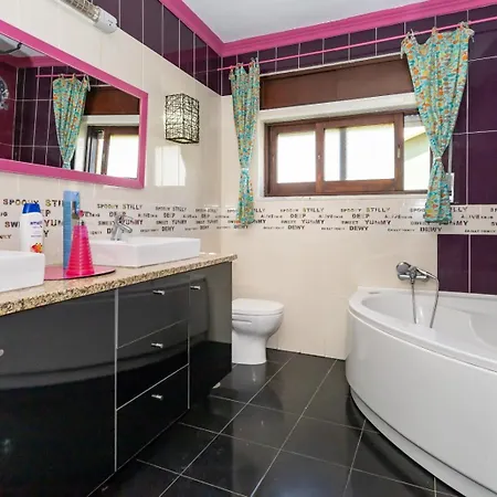 The Whole Villa, Near A Large Park And A Quiet Beach Villa Barreiro (Setubal)