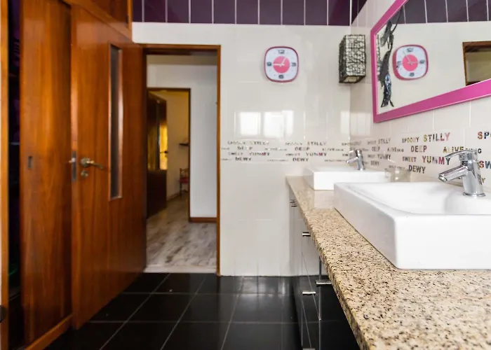 The Whole Villa, Near A Large Park And A Quiet Beach Вилла Баррейру