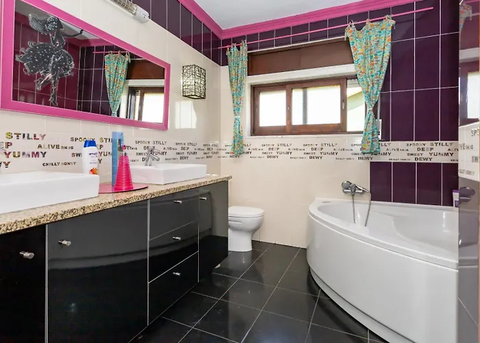 The Whole Villa, Near A Large Park And A Quiet Beach Вилла Баррейру